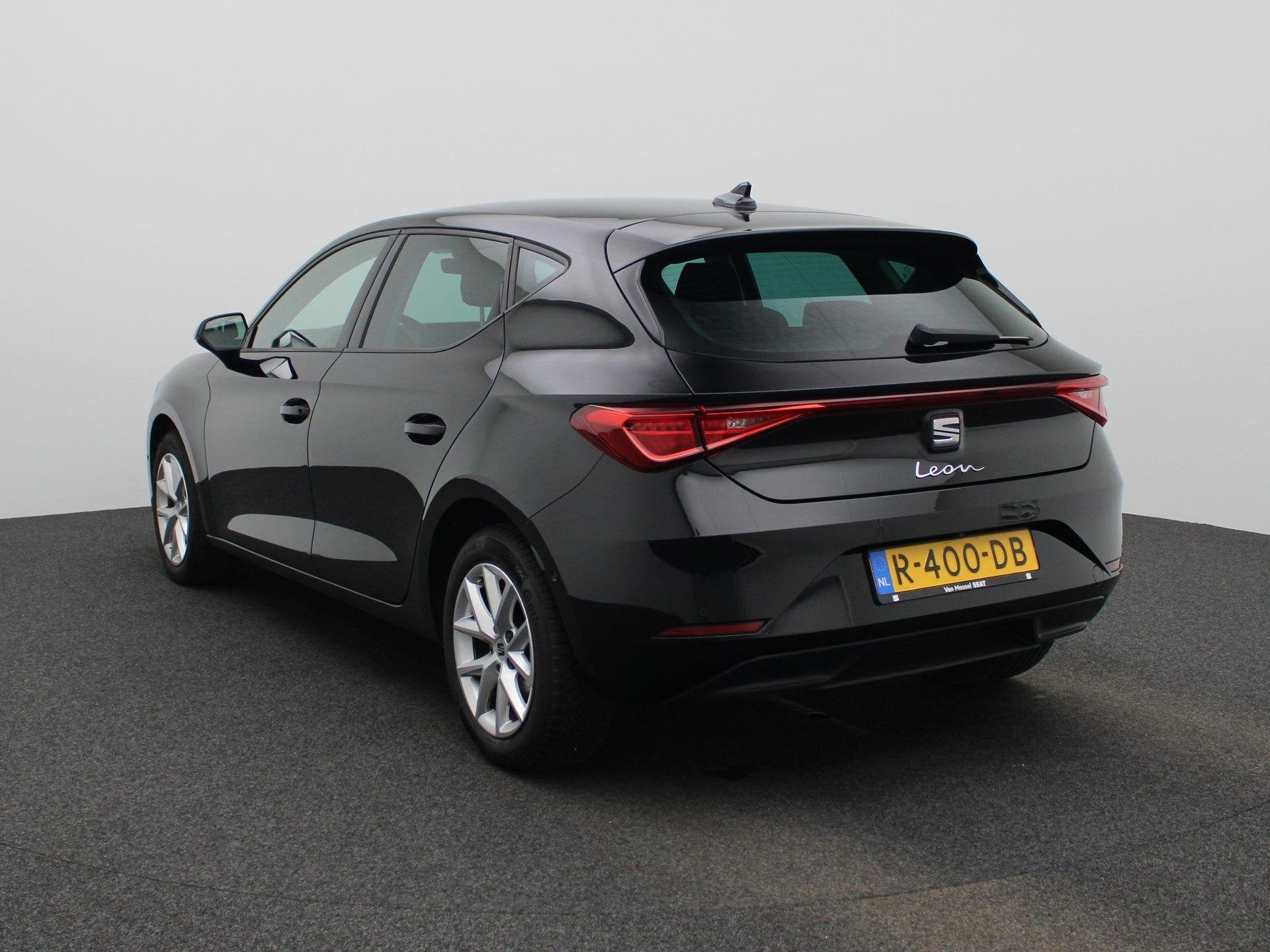 SEAT Leon 1.0 TSI Style Business Intense 110 PK | LED Koplam, Stof, Gebruikt, Leon, Zwart