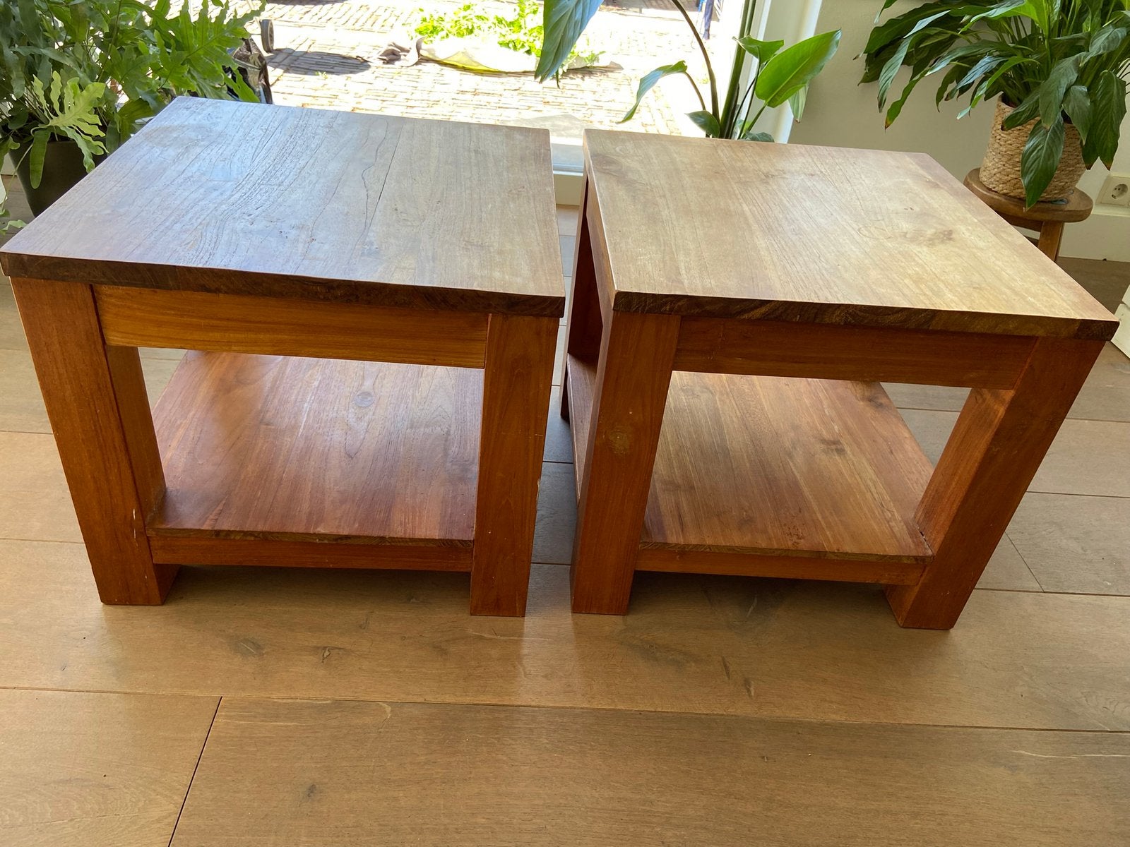Twee bijzettafeltjes / salontafeltjes teak, Huis en Inrichting, Ophalen, Zo goed als nieuw, Vierkant, 50 tot 100 cm