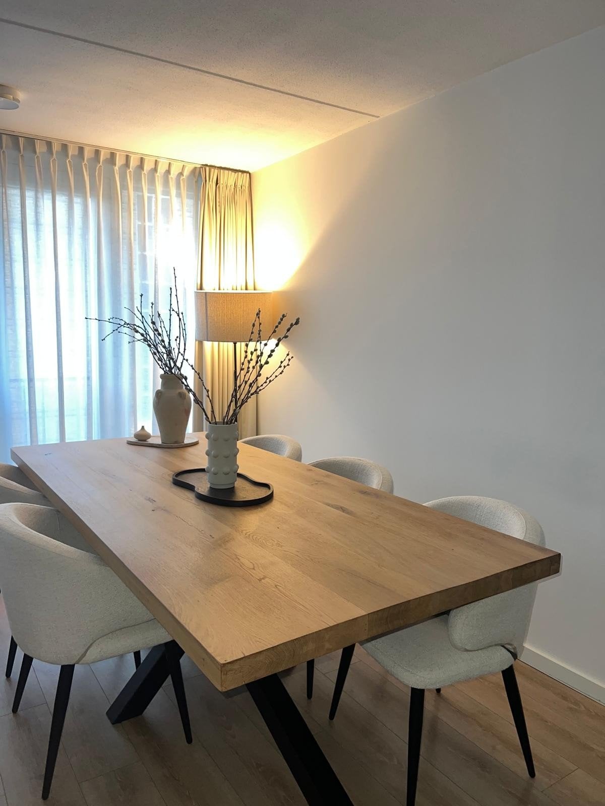 Eikenhouten eettafel met spinpoot 220x100 (Goossens), Huis en Inrichting, Tafels | Eettafels, Modern, Industrieel, 200 cm of meer