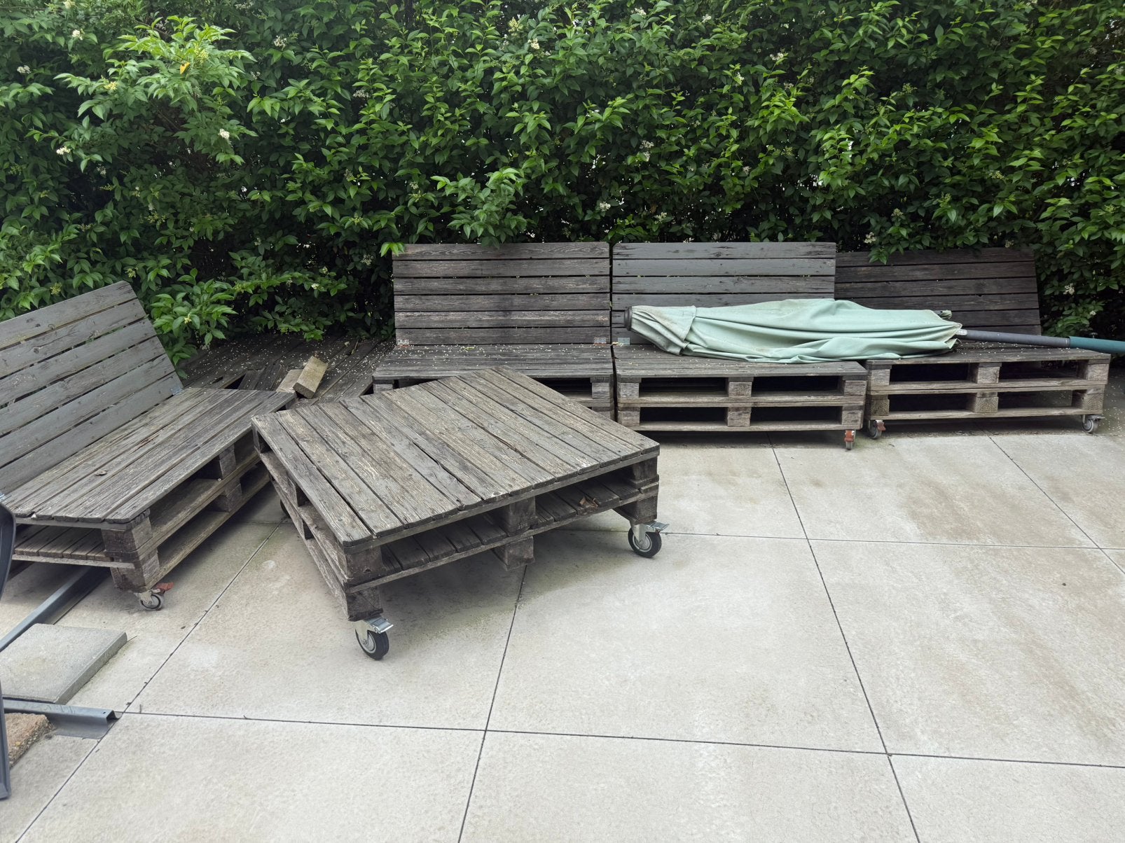 Pallet tafel + banken, Ophalen, Zo goed als nieuw, Hout