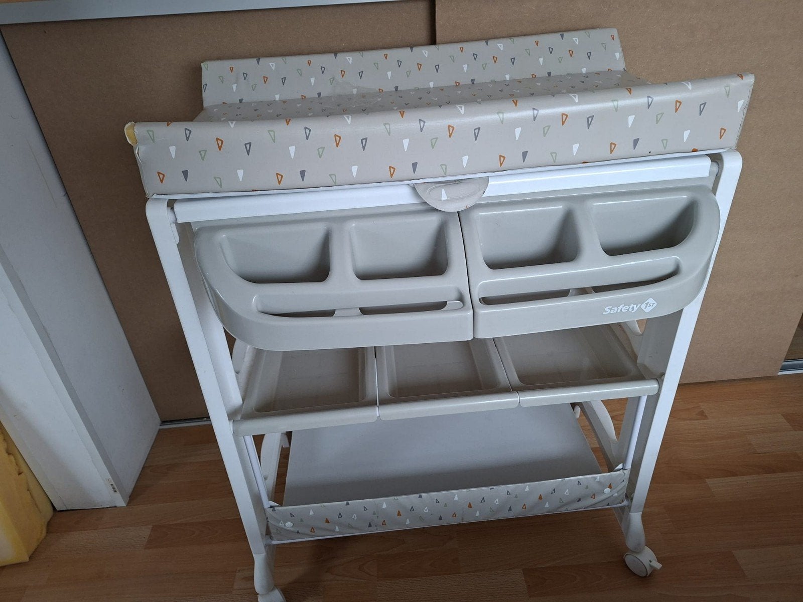 Safety 1st Aankleedtafel met Badje en Opbergruimte, Ophalen, Gebruikt, Badje, Overige merken