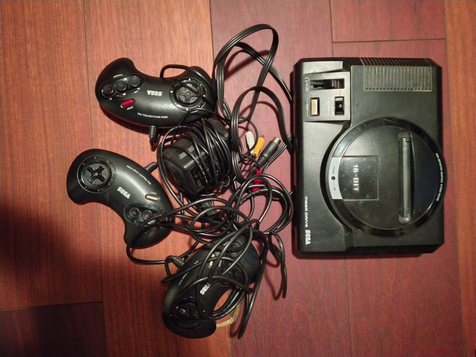 Sega Mega Drive met 3 controllers en 6 games, Mega Drive, Ophalen of Verzenden, Met 3 controllers of meer, Gebruikt