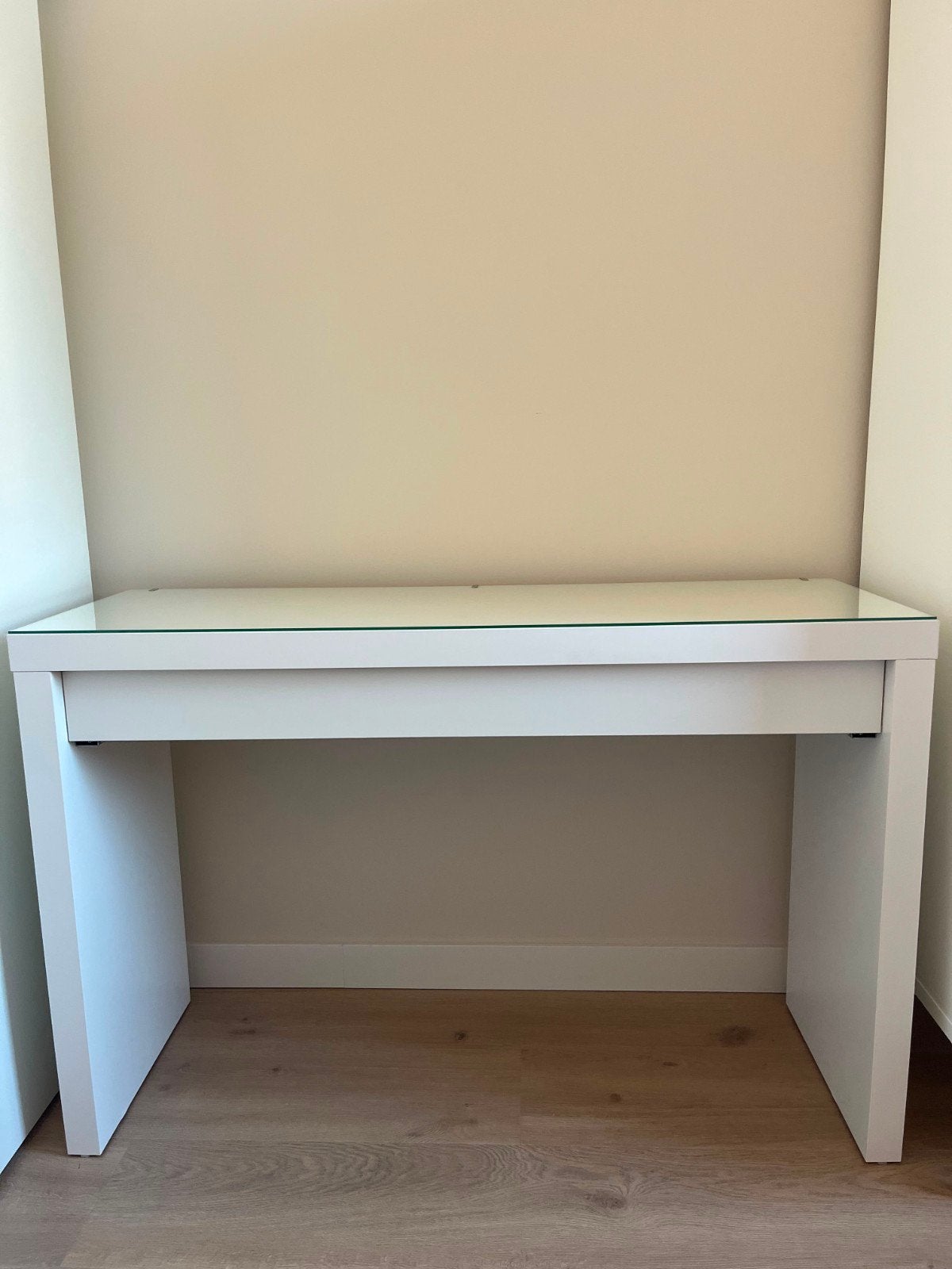 IKEA toilettafel/make-up tafel als nieuw, Ophalen, Zo goed als nieuw