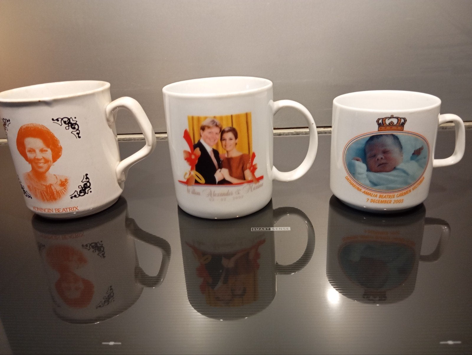 Drie herinnerings bekers van het Koninklijk Huis, Ophalen of Verzenden, Gebruikt, Nederland, Servies