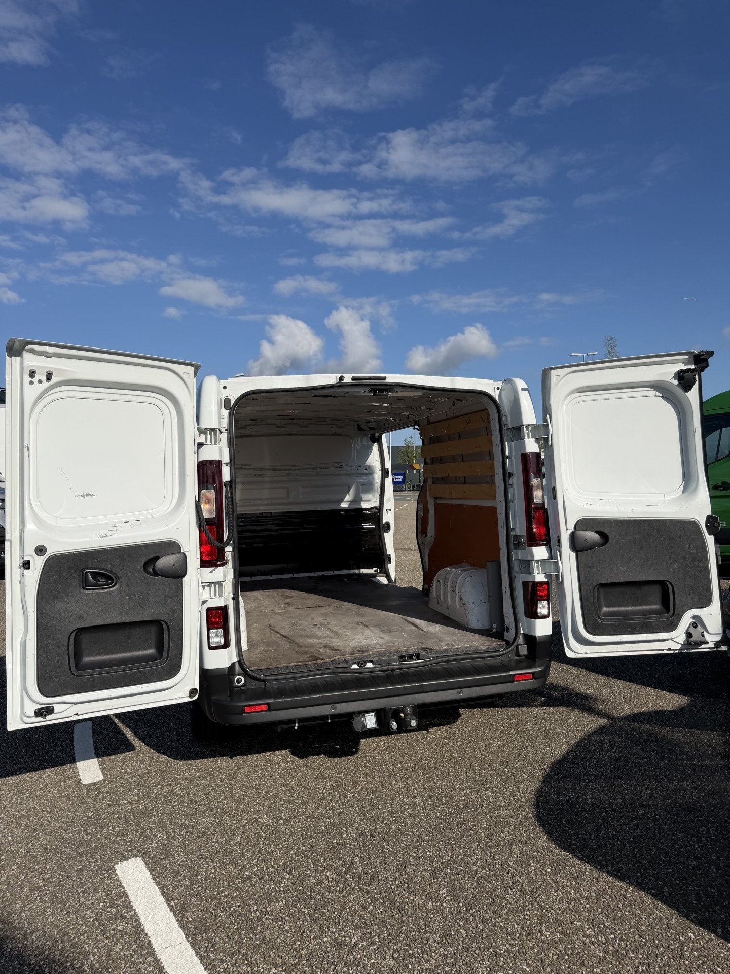 Foto 7 van Renault Trafic L2H1 | Work Edition| Trekhaak | Camera | Navi