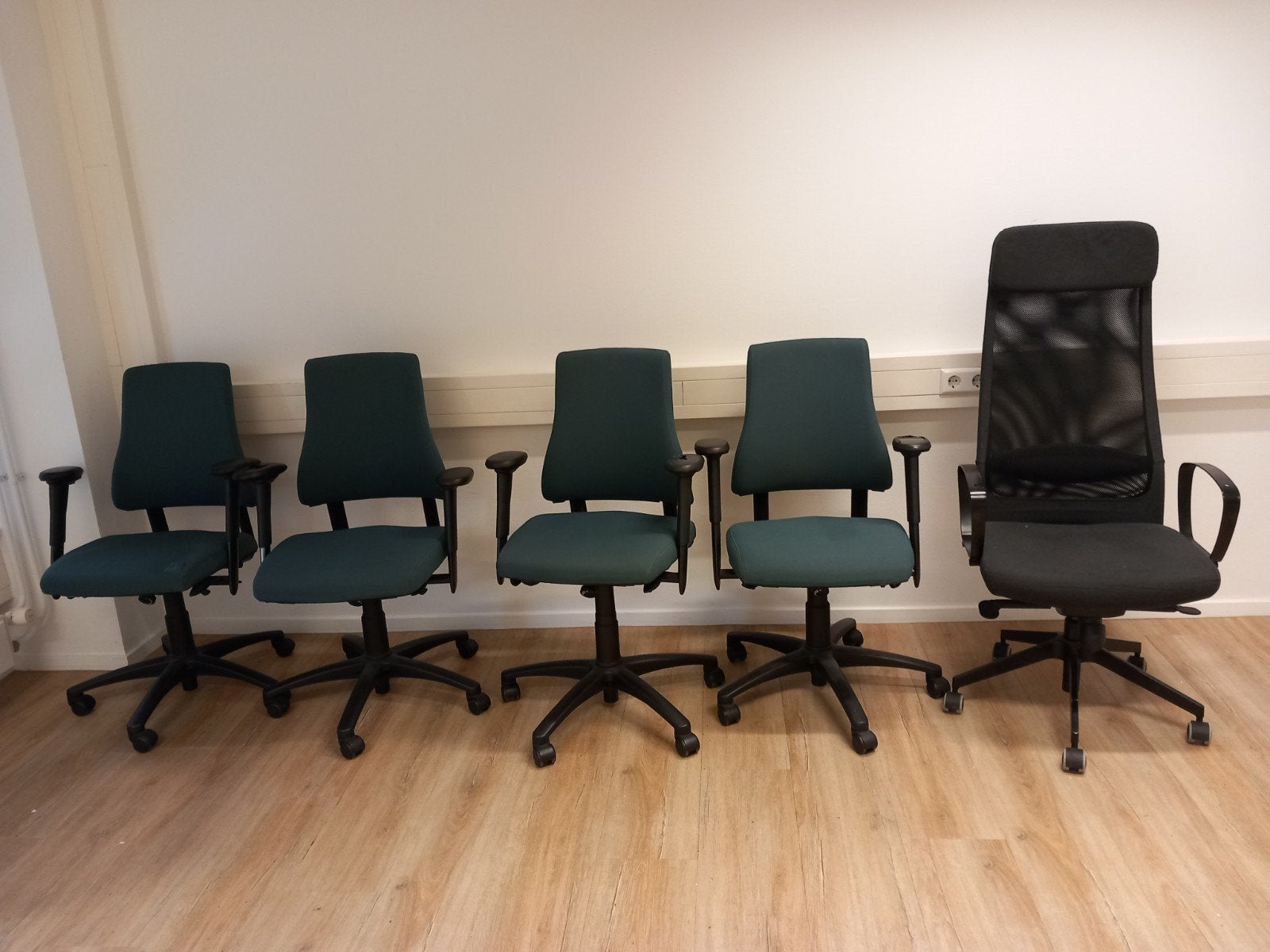 5 Gebruikte Bureaustoelen - Groen en Zwart, Huis en Inrichting, Ophalen, Gebruikt, Zwart