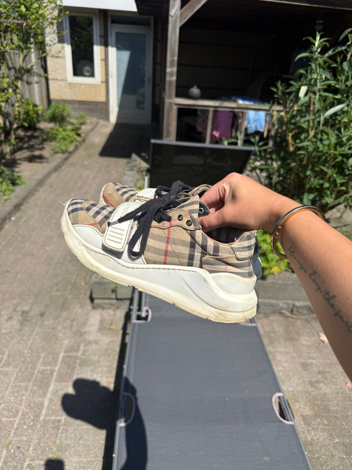 Burberry Sneakers - Klassiek Ruitpatroon, Ophalen of Verzenden, Gedragen, Beige, Sneakers of Gympen