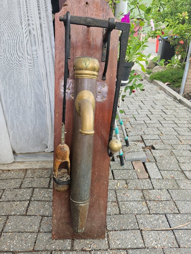 Antike pomp, Ophalen