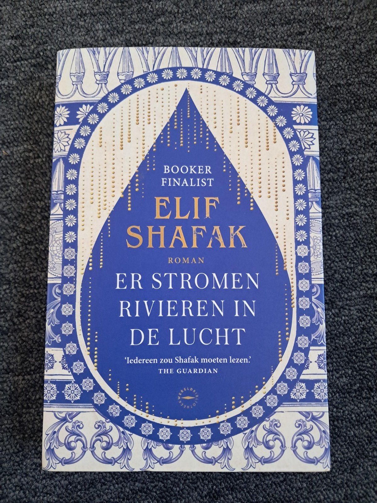 Elif Shafak - Er stromen rivieren in de lucht, Ophalen of Verzenden, Zo goed als nieuw, Nederland, Elif Shafak