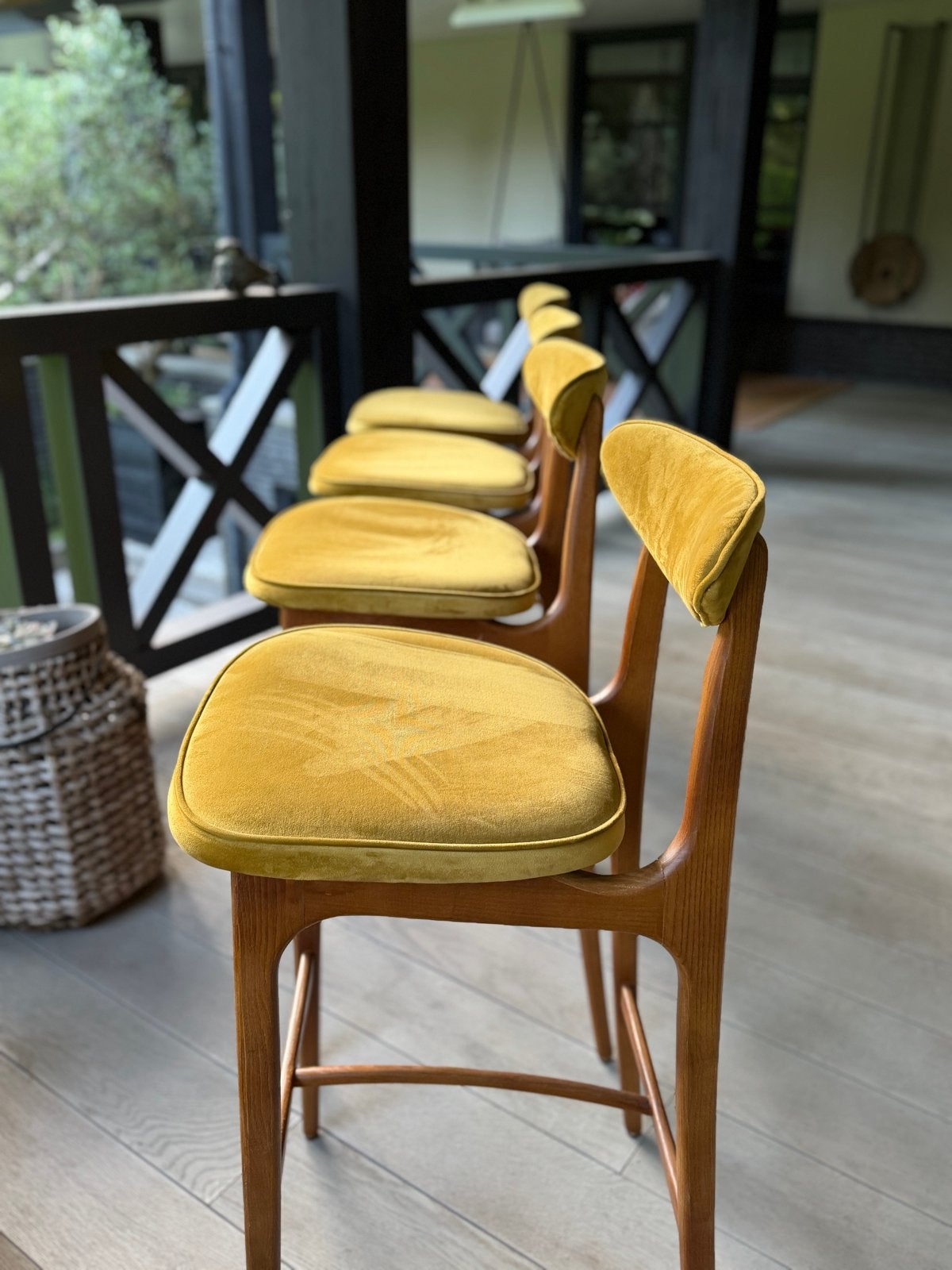 barkrukken van 360 Concept met velvet stof, 60 tot 90 cm, Ophalen of Verzenden, Zo goed als nieuw, 4 krukken