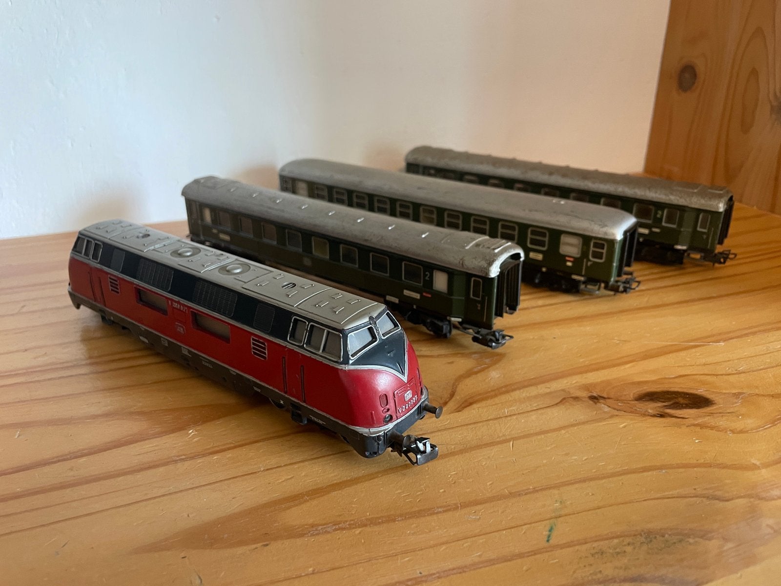 Märklin V200 met 3 DB wagons, Wisselstroom, Ophalen of Verzenden, Analoog, Märklin