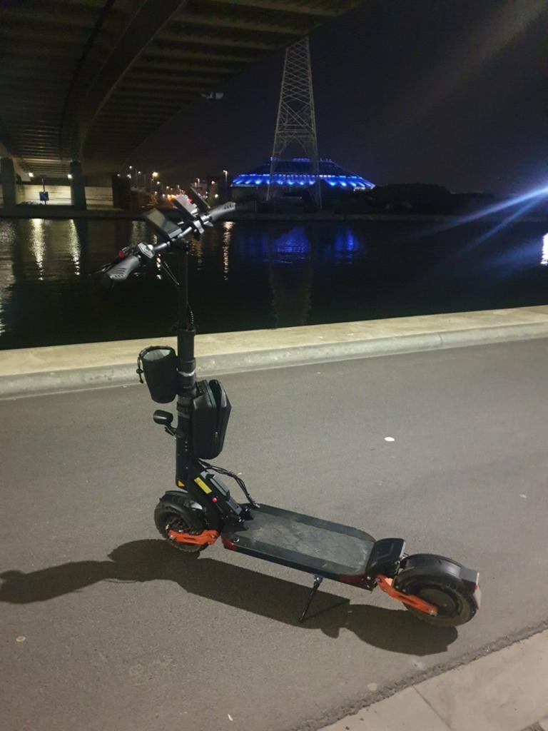 Joyor t10 60v 2x1000wath gelijk nieuw locatie Antwerp, Fietsen en Brommers, Steps, Ophalen of Verzenden, Zo goed als nieuw, Elektrische step (E-scooter)