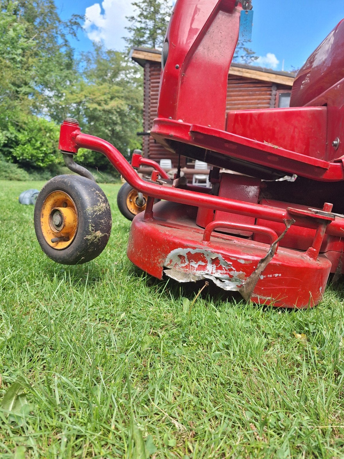 Grasmaaier met schade aan maaidek en mes, Cirkelmaaier, Gebruikt, Ophalen of Verzenden, Benzine-grasmaaier