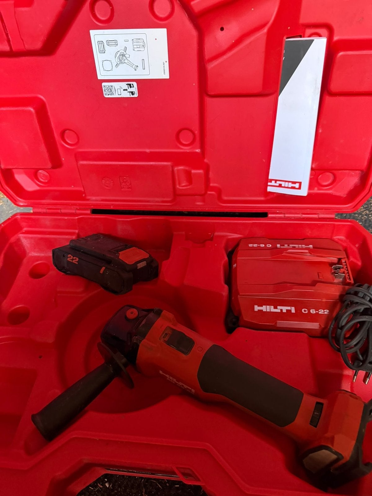 Hilti AG 4S-22 Slijptol met Accu en Lader in Koffer, Ophalen of Verzenden, Gebruikt, Haakse handslijpmachine