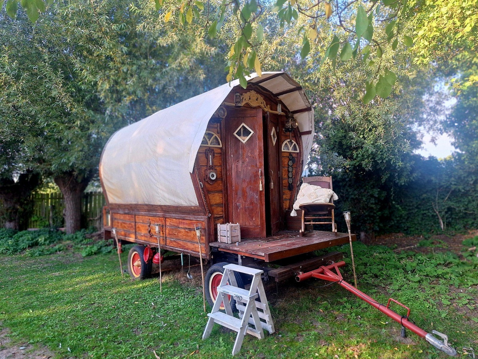 Prachtige zigeunerwagen / huifwagen / pipowagen met meubels, Caravans en Kamperen, Ophalen