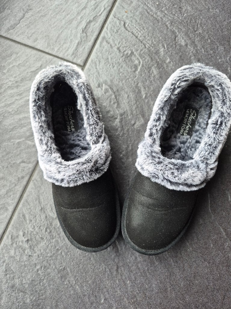 Pantoffels voor dames, Ophalen, Skechers, Zwart, Zo goed als nieuw