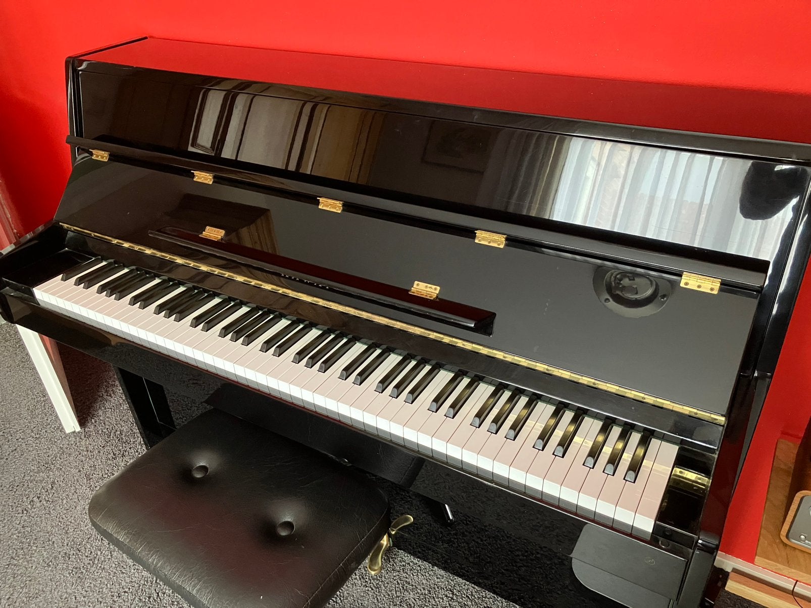 Mooie hoogglans Kawai piano, 3 pedalen,,type CE-7N, Ophalen, Zo goed als nieuw, Zwart, Hoogglans