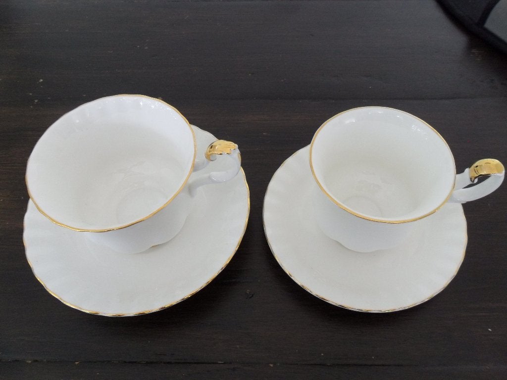 Royal Albert Val D’or twee kop en schotels, Vintage, Ophalen of Verzenden, Zo goed als nieuw, Kop(pen) en/of Schotel(s)