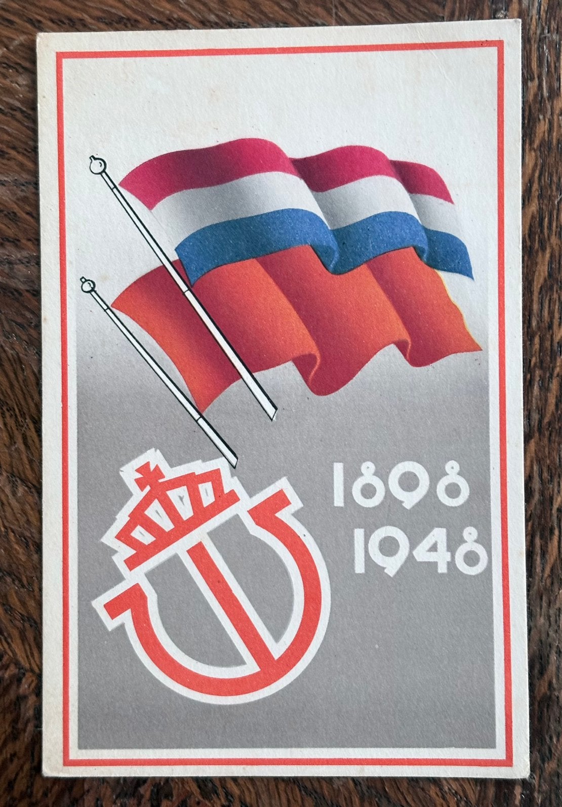 50 Jaar KONINGIN WILHELMINA 1898-1948, Verzamelen, Koninklijk Huis en Royalty, Verzenden, Zo goed als nieuw, Nederland, Kaart, Foto of Prent