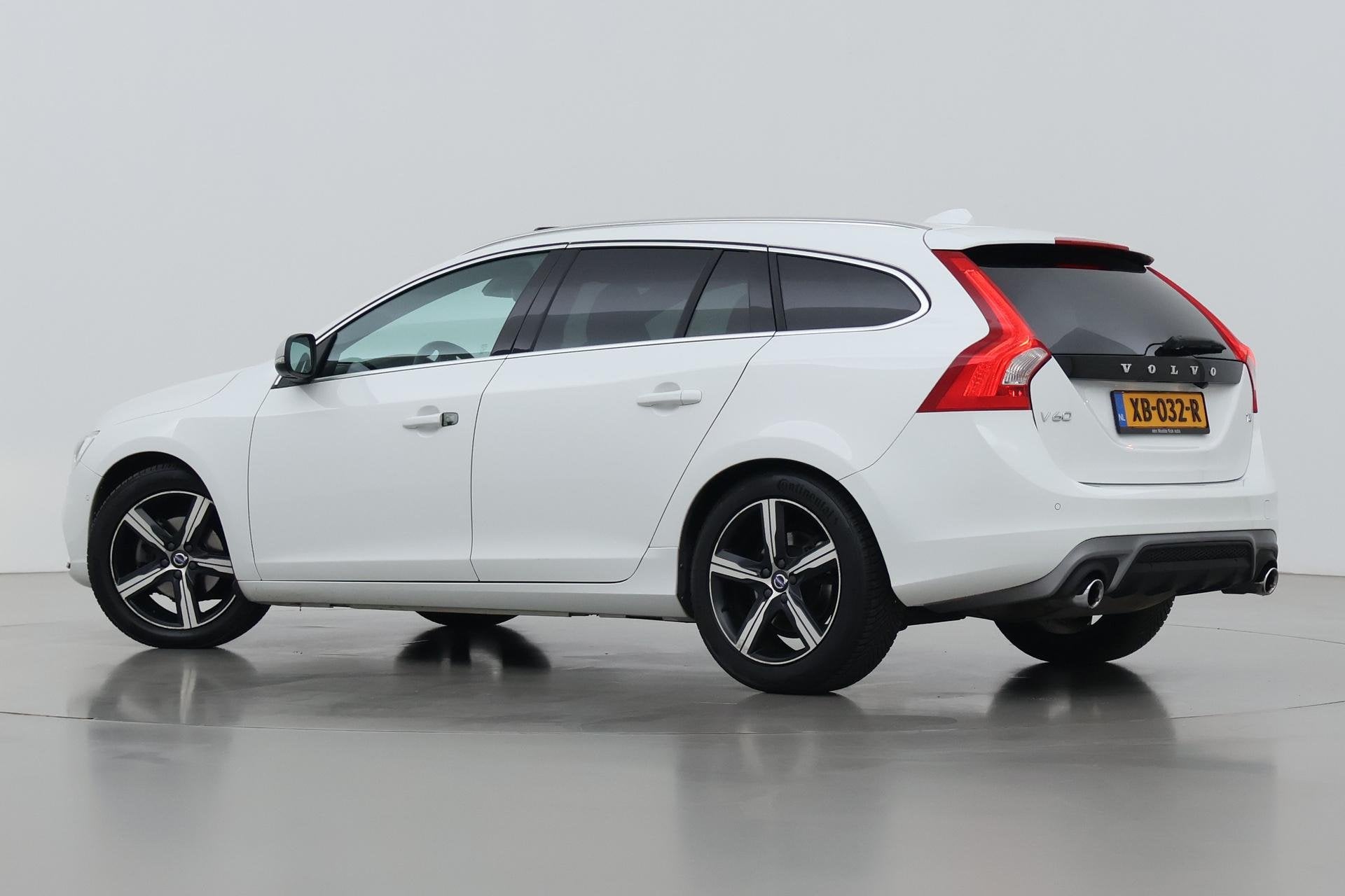 Volvo V60 2.0 T4 Business Sport | ACC | Schuifdak | BLIS | P, Gebruikt, Euro 6, 1969 cc, Wit