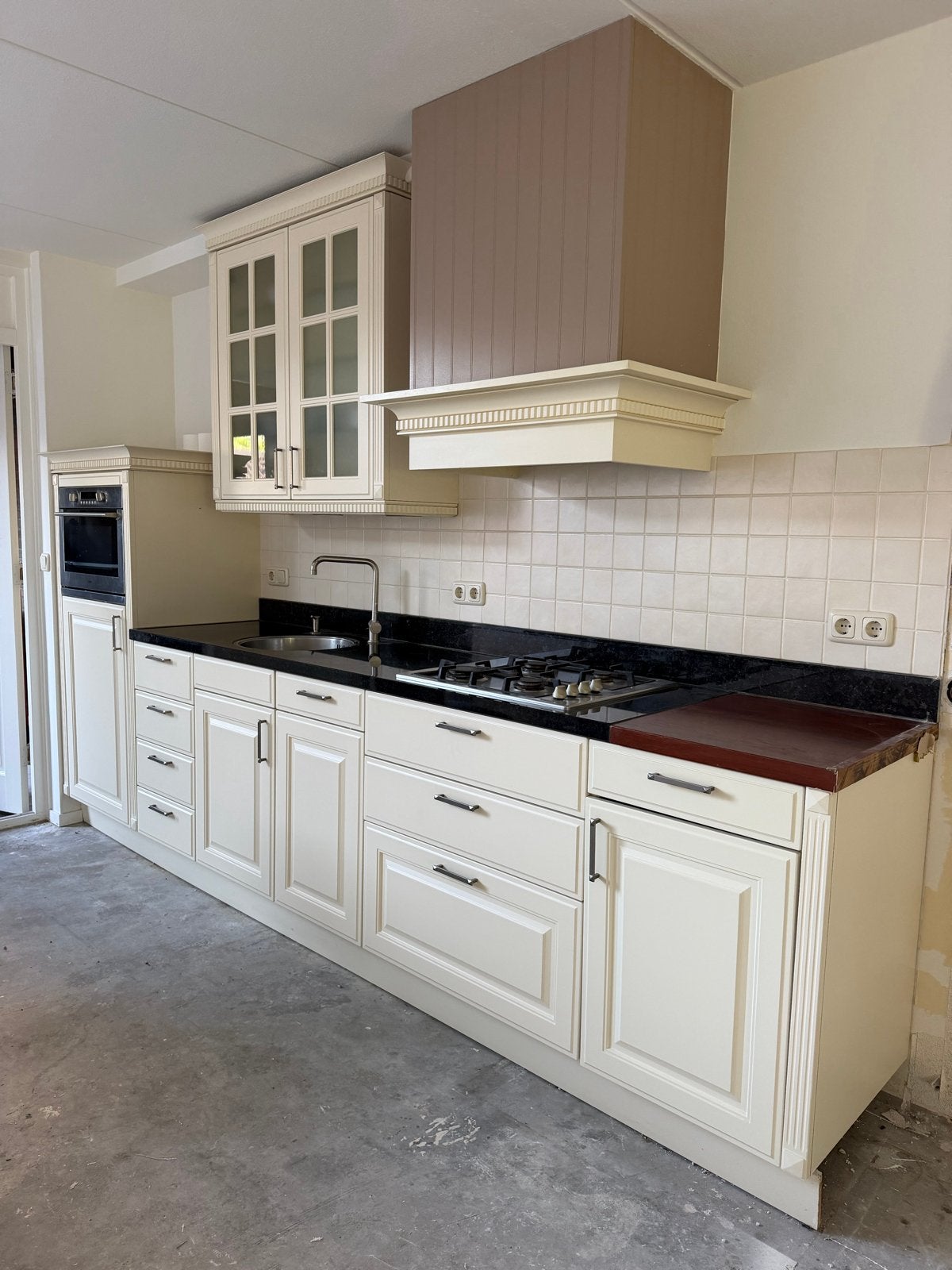 Complete Crème Keuken met Apparatuur en Granieten Blad, Ophalen, Gebruikt, Graniet of Steen, Enkelwandige keuken