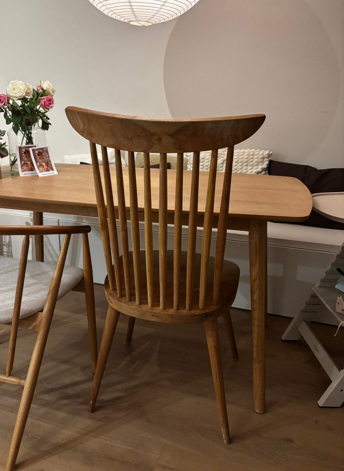 Vier houten eetkamerstoelen. Scandinavisch design. Japandi., Huis en Inrichting, Stoelen, Ophalen, Bruin, Zo goed als nieuw, Vier