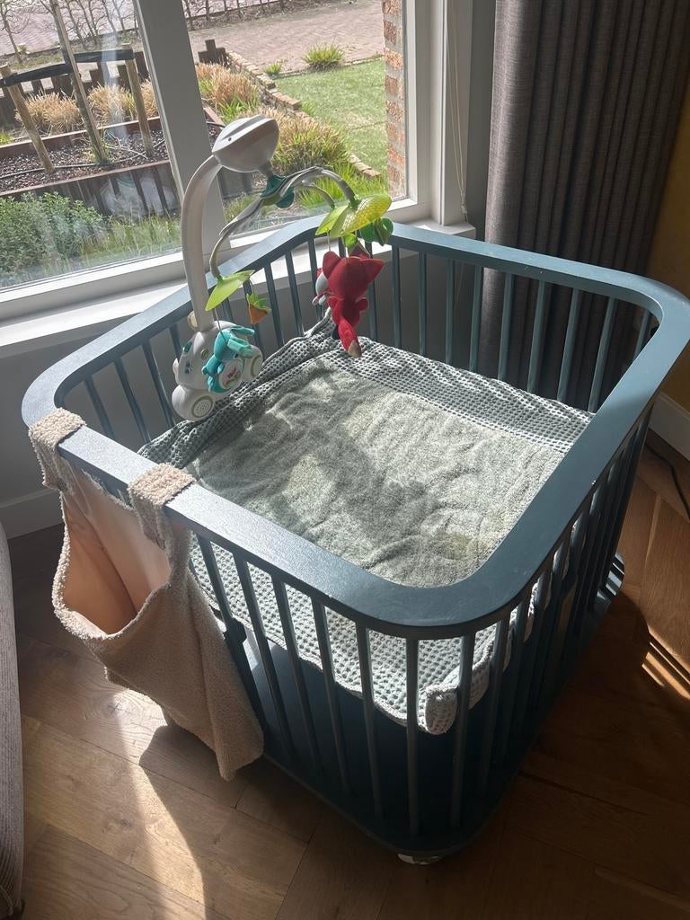 Antieke Houten Box Marineblauw met Boxkleed en Boxzak, Kinderen en Baby's, Boxen, Ophalen, Gebruikt, Vierkant, In hoogte verstelbaar
