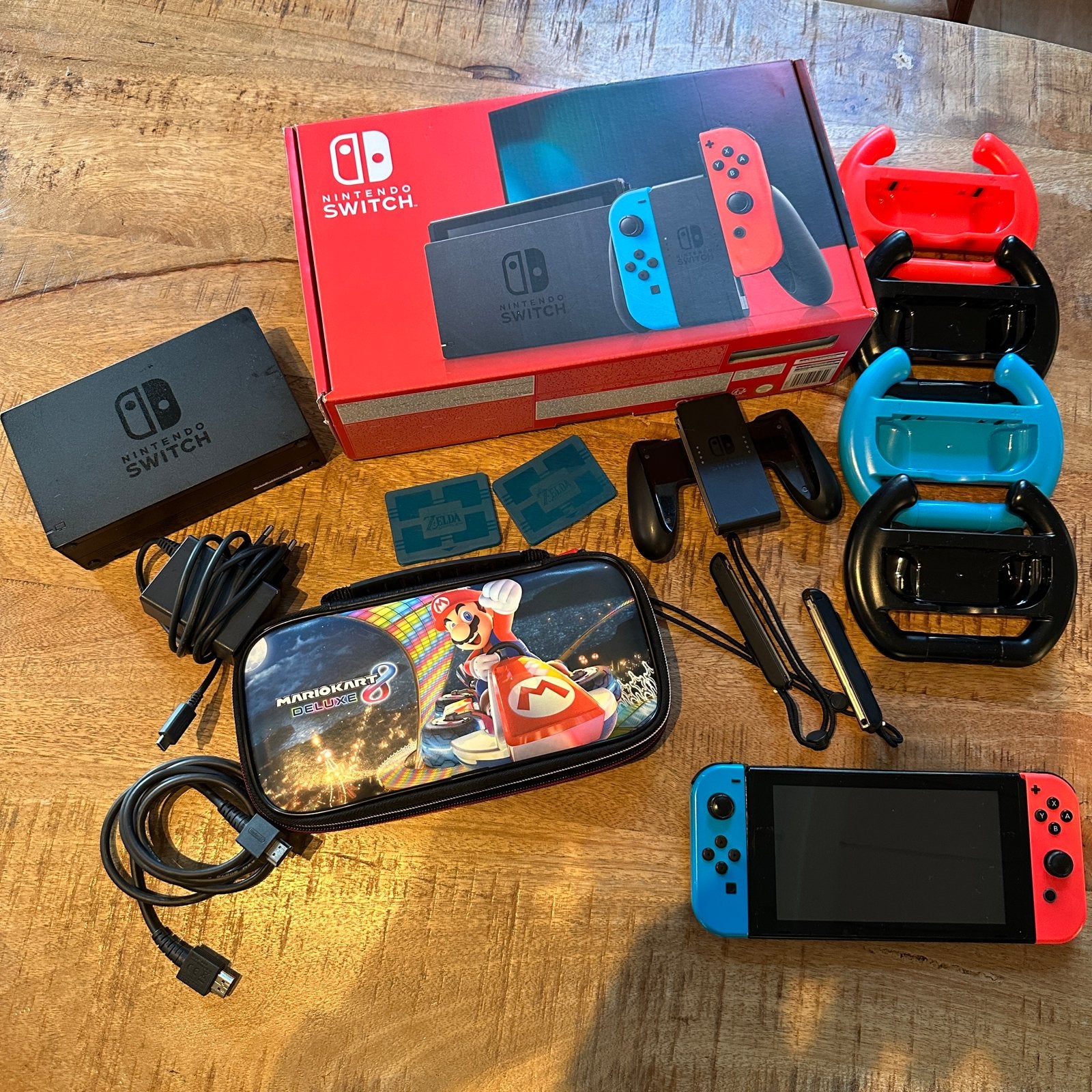 Nintendo Switch V2 met accessoires., Spelcomputers en Games, Ophalen of Verzenden, Switch Original, Met 3 controllers of meer
