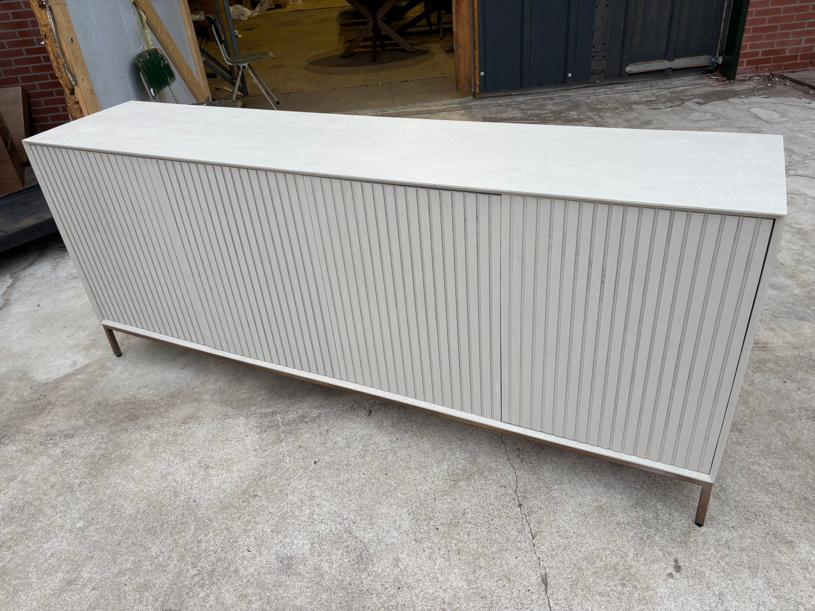 Madison Sand Dressoir – Nieuw, Ophalen, Nieuw, 25 tot 50 cm