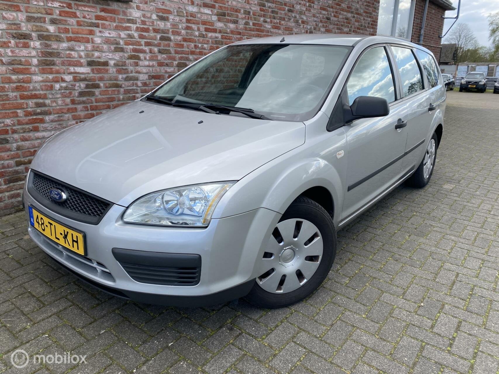 Ford Focus Wagon 1.4-16V Trend, Gebruikt, Zwart, 4 cilinders, 635 kg