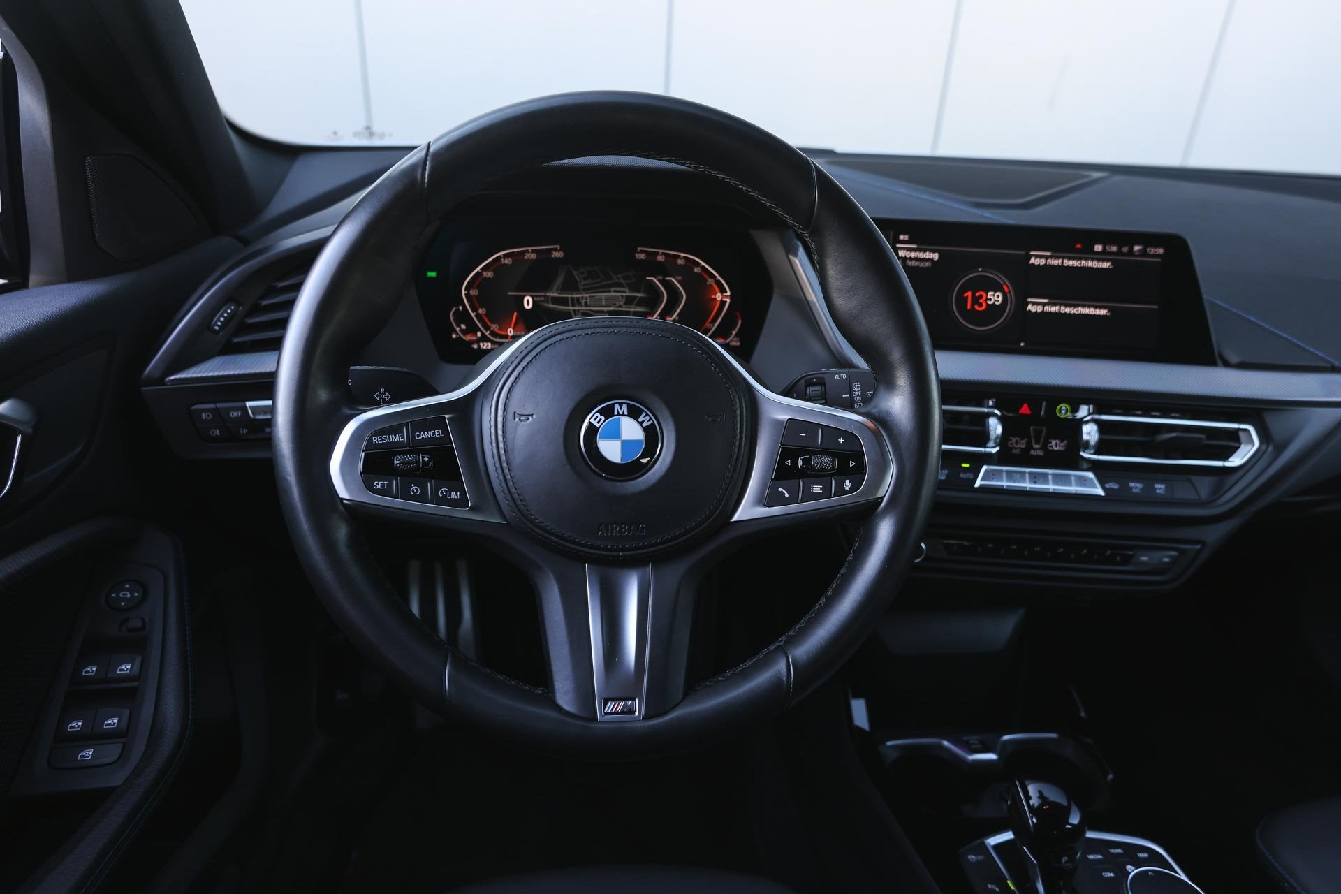 BMW 1SERIE 118i M Sport Automaat / Sportstoelen / M Sportond, Auto's, BMW, 12 maanden, 136 pk, Gebruikt, Leder en Stof