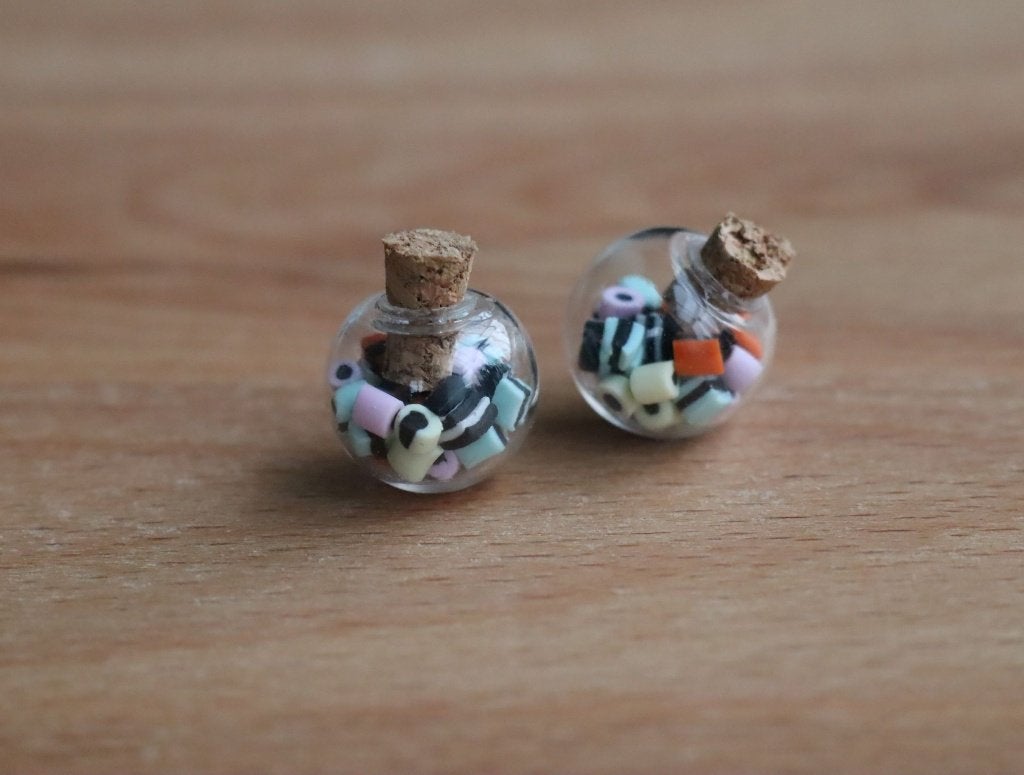 Glazen bolflesjes gevuld met engelse drop., Ophalen of Verzenden, Nieuw, Gebruiksvoorwerp
