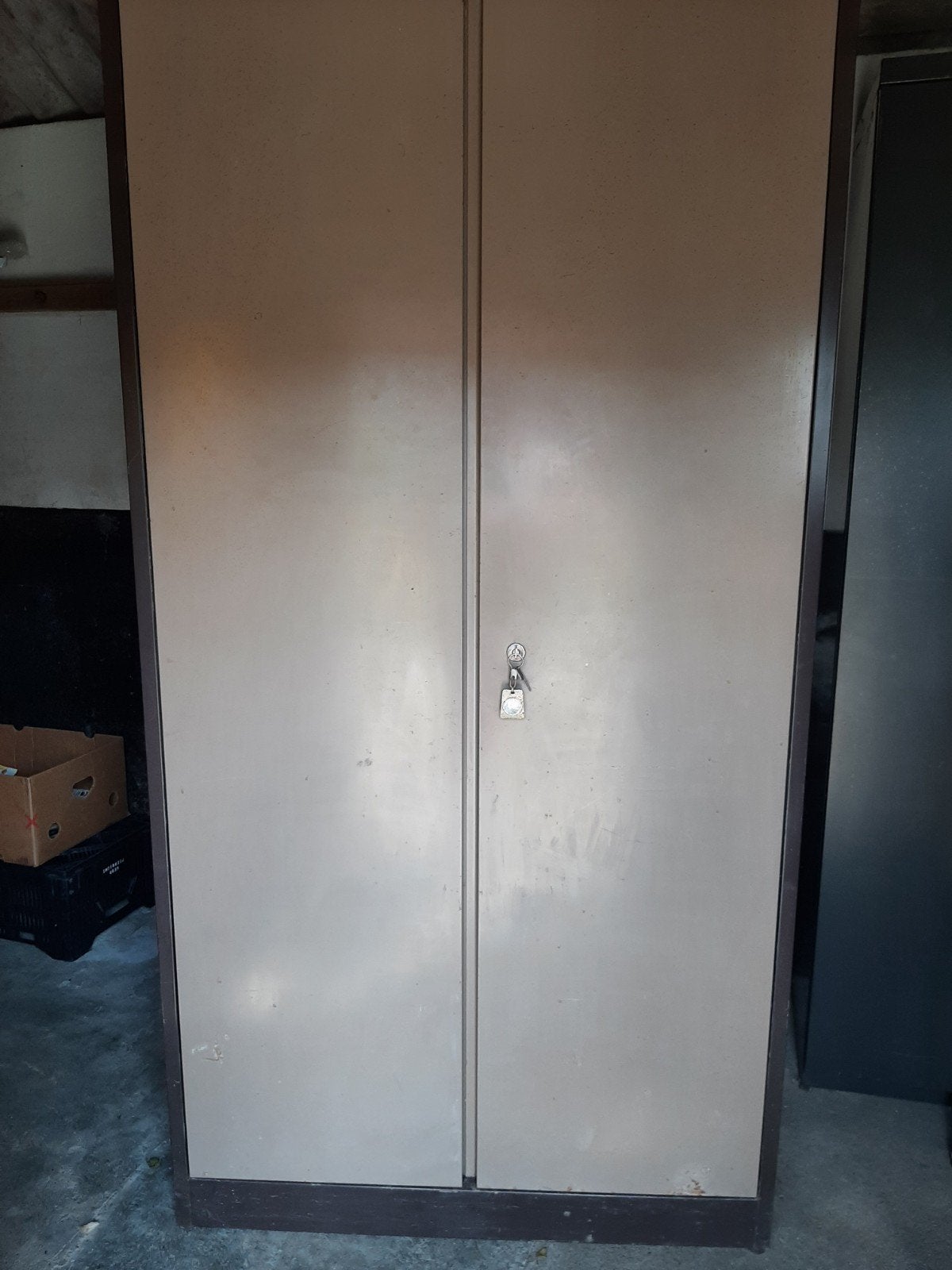 2 deurs metalen kast, Huis en Inrichting, Kasten | Roldeurkasten en Archiefkasten, Gebruikt, 150 tot 200 cm, 25 tot 50 cm, 50 tot 100 cm