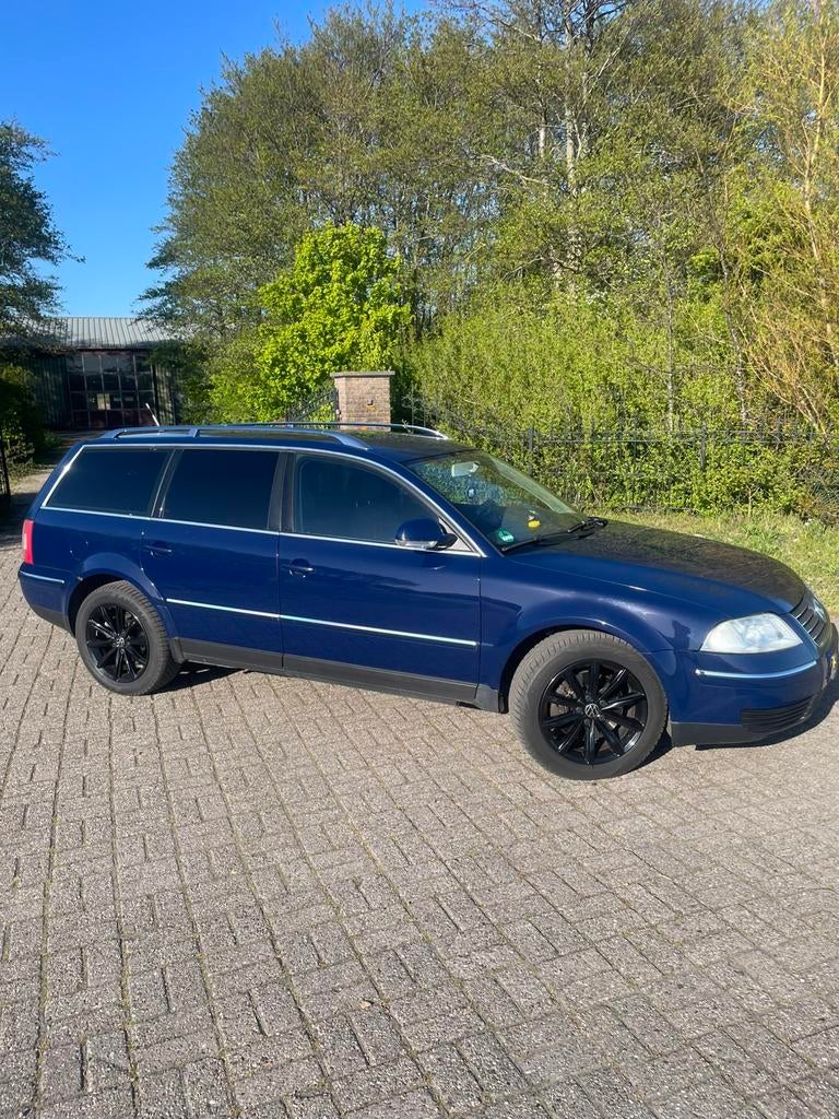 Volkswagen Passat 2.8 V6 Variant 142KW 4MOTION AUT 2005, Automaat, Stof, 1800 kg, Zwart