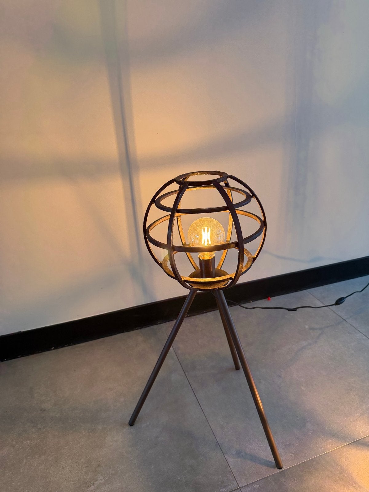 Foto 8 van Industriële tafellamp en hanglampen set - Zwart metaal