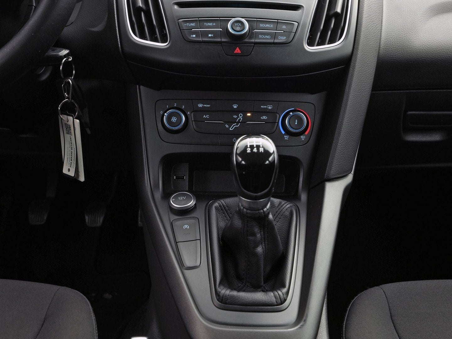 Foto 11 van Ford Focus 1.0 Sport (NAVIGATIE, LM VELGEN, PARKEERSENSOREN,