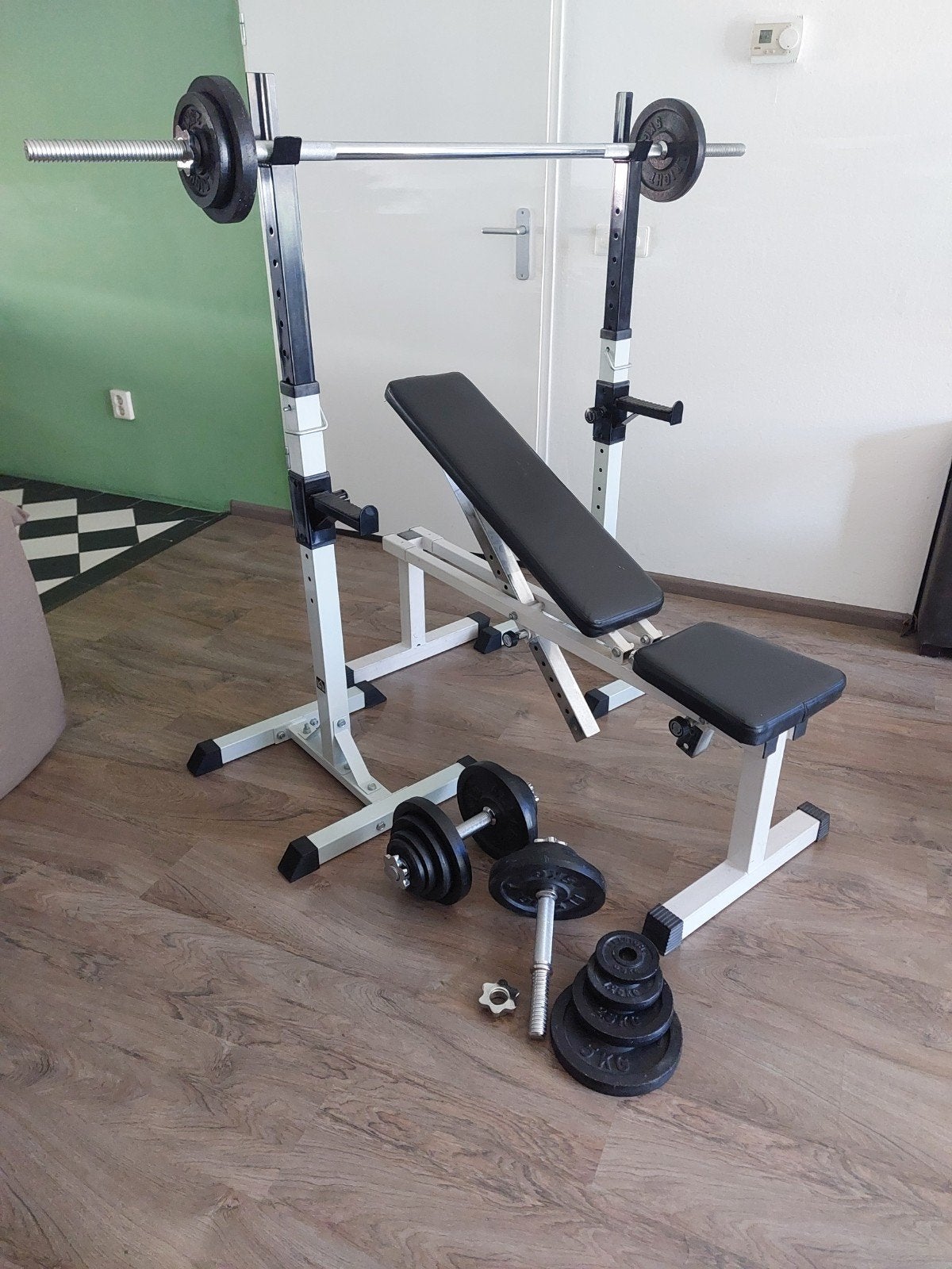 Complete halterset met bankje, steunen, halter en dumbbells, Sport en Fitness, Fitnessmaterialen, Ophalen, Gebruikt, Benen, Fitnessbank