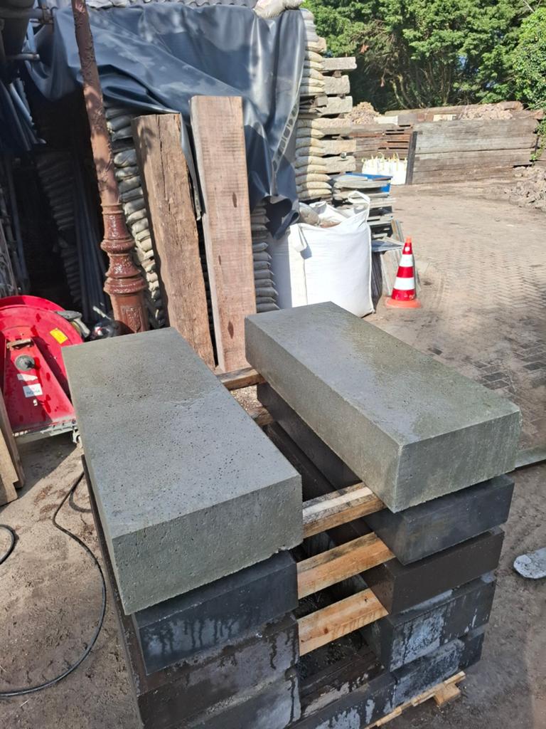 2 stuks schellevis trap blok 40x20x100 grijs, Ophalen of Verzenden, Beton, Terrastegels
