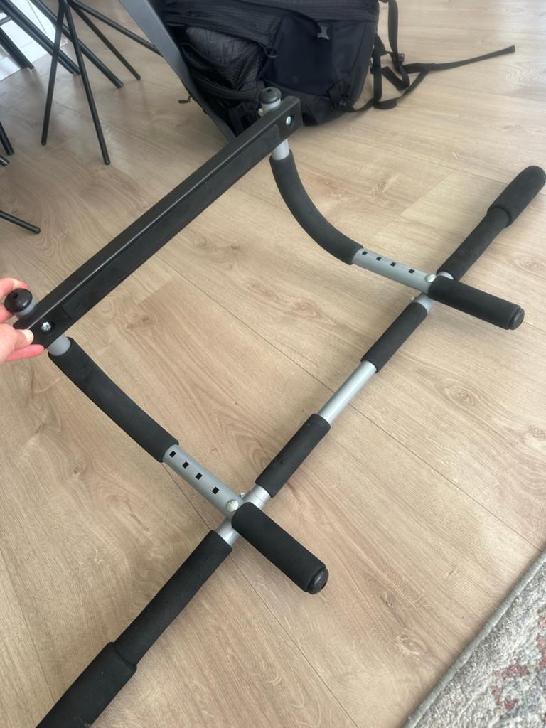 Iron Gym Pull Up Bar - Perfect voor thuistraining, Sport en Fitness, Fitnessmaterialen, Ophalen, Zo goed als nieuw, Armen, Oprekstang