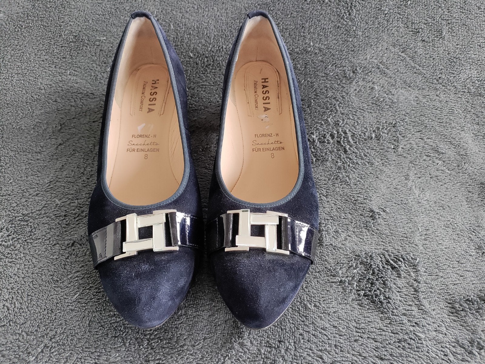 Hassia pumps donkerblauw met zilveren gesp Mt 8 42, Hassia, Pumps, Blauw, Ophalen of Verzenden