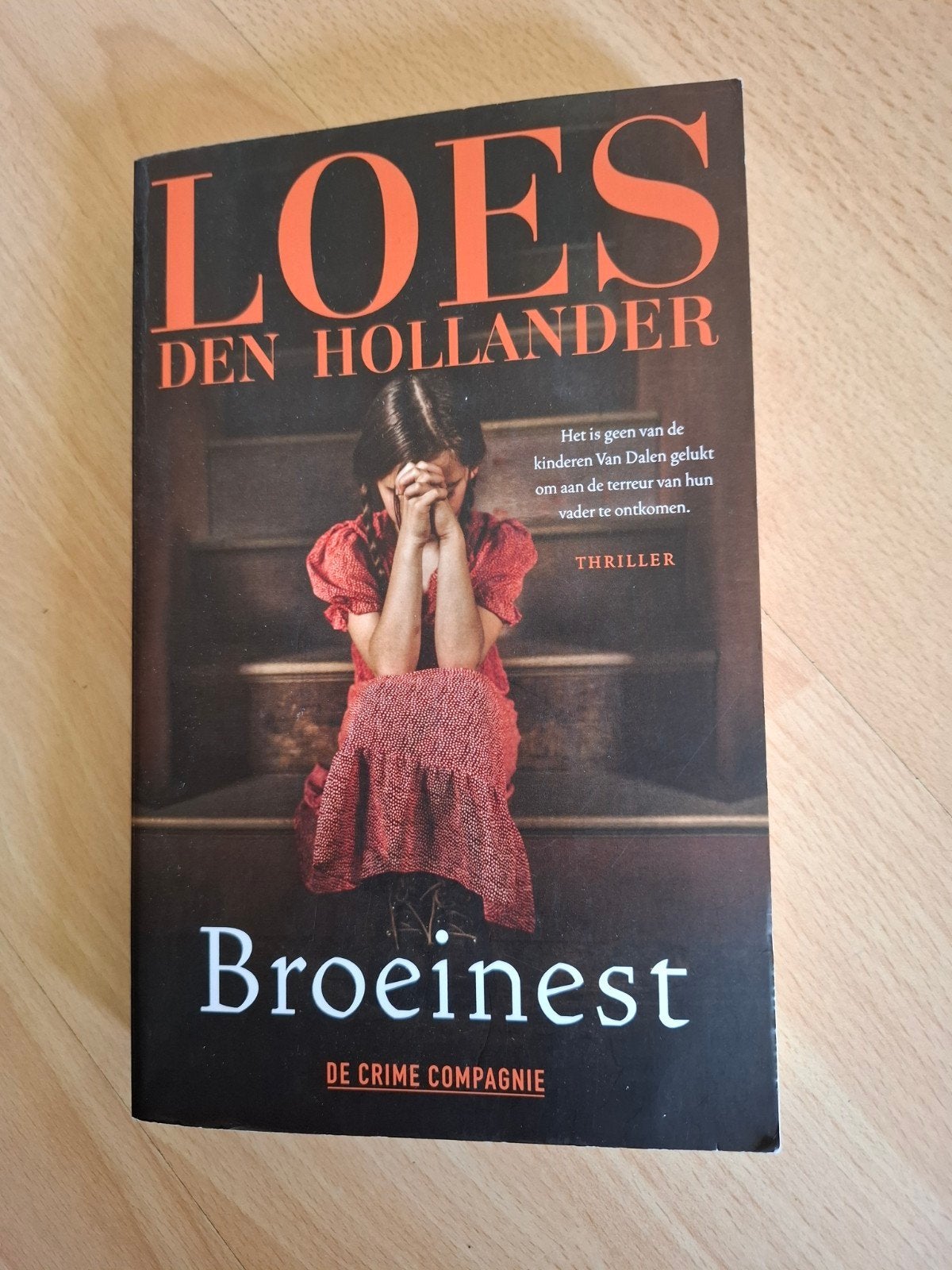 Loes den Hollander Broeinest, Boeken, Ophalen of Verzenden, Zo goed als nieuw