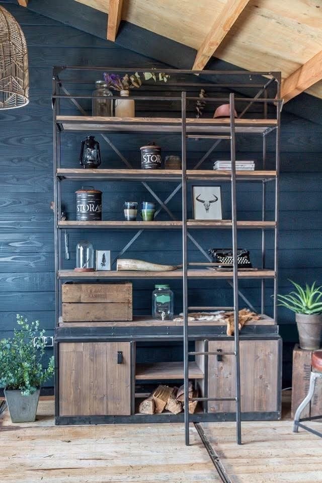 Vintage industriële boekenkast van staal en hout, met trapje, Overige houtsoorten, 200 cm of meer, Industrieel, vintage, 150 tot 200 cm