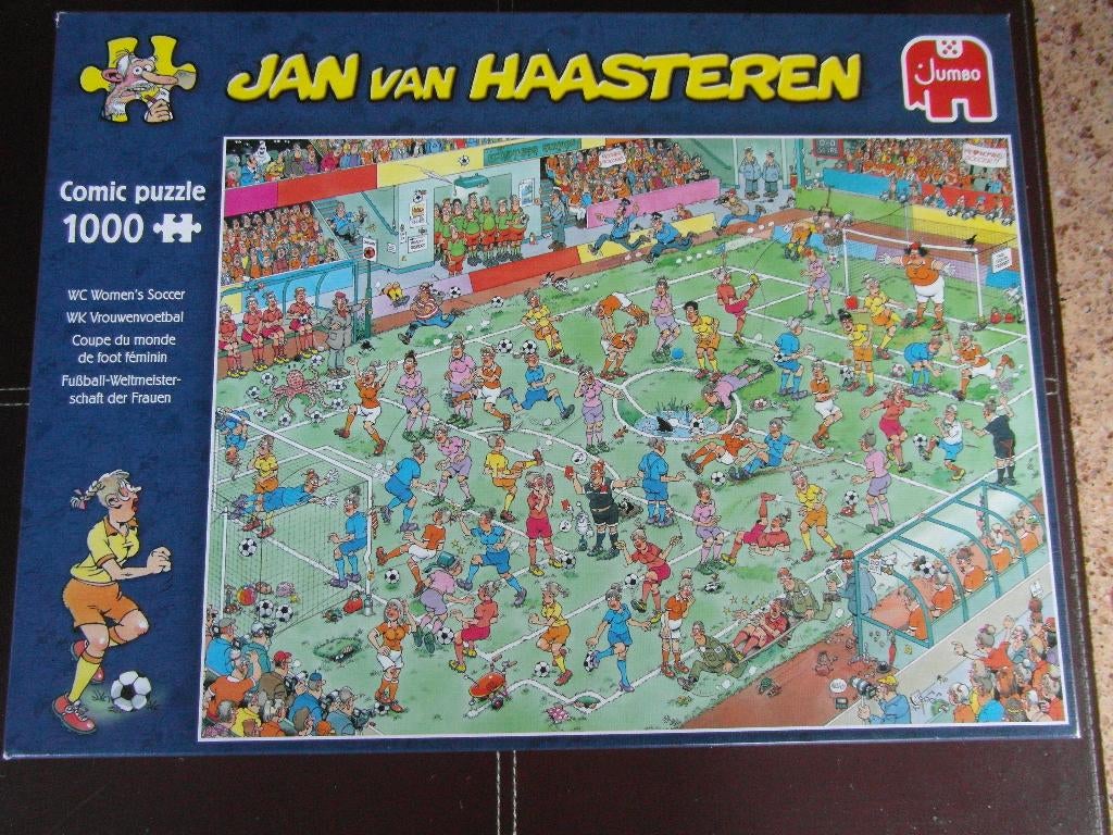 Jan van Haasteren puzzel.  "WK VROUWENVOETBAL"  1000 stukjes, Ophalen of Verzenden, Meer dan 1500 stukjes, Zo goed als nieuw, Puzzelboek