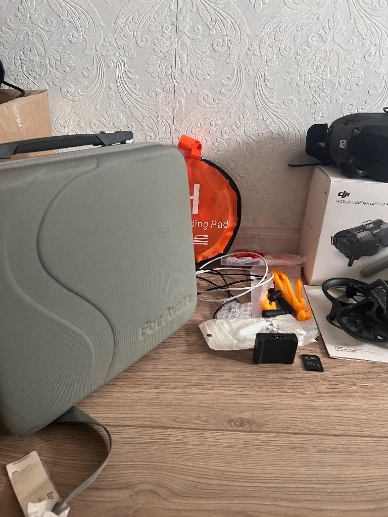 DJI FPV Combo + Motion Controller + 4 Accu’s + Koffer, Cameradrone, 5 tot 10 kilometer, 15 tot 30 minuten, Zo goed als nieuw