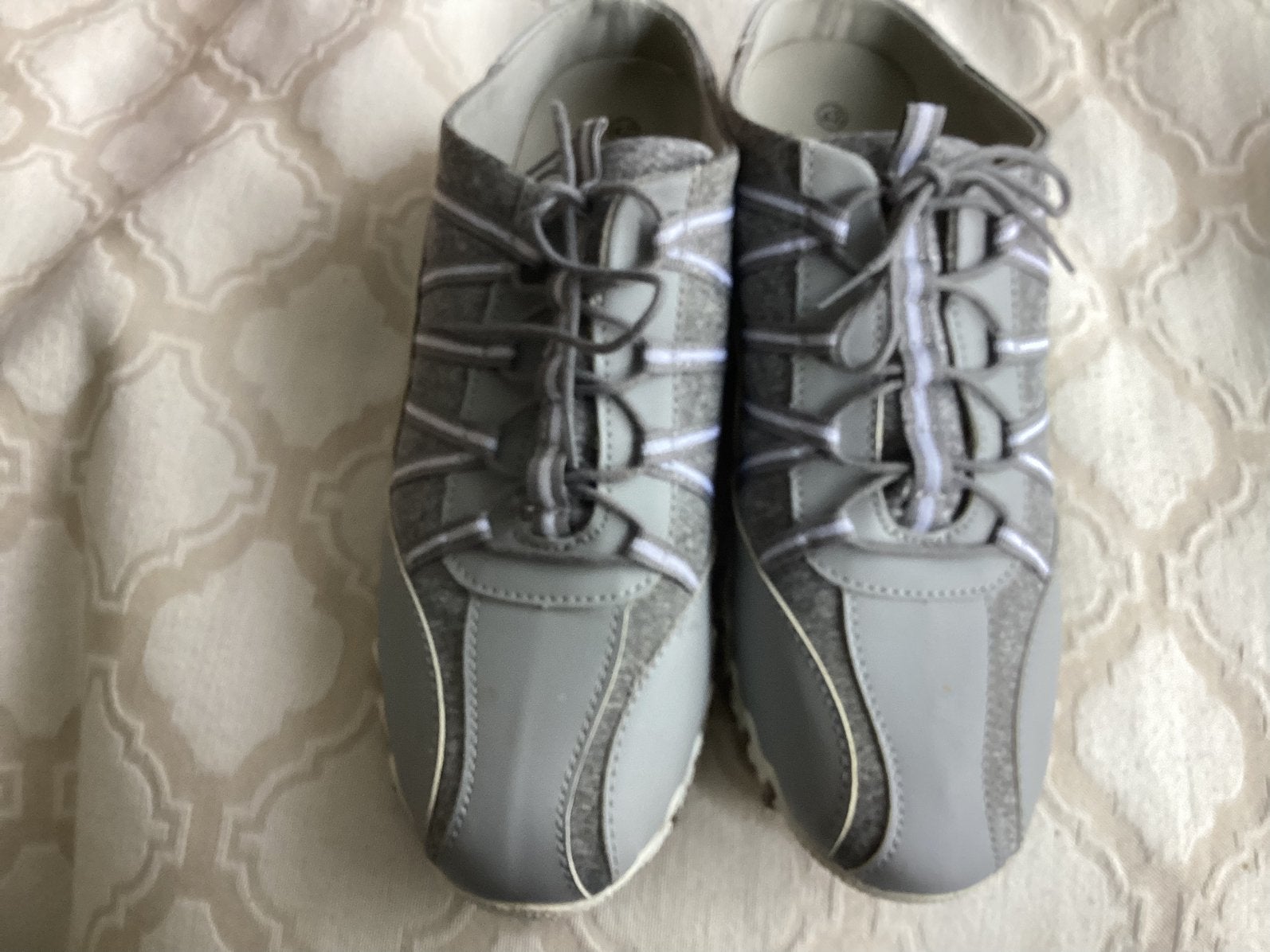 Sneakers zonder hiel  maat 42  zilvergrijs, Schoentjes, Jongetje of Meisje, Ophalen of Verzenden, Zo goed als nieuw