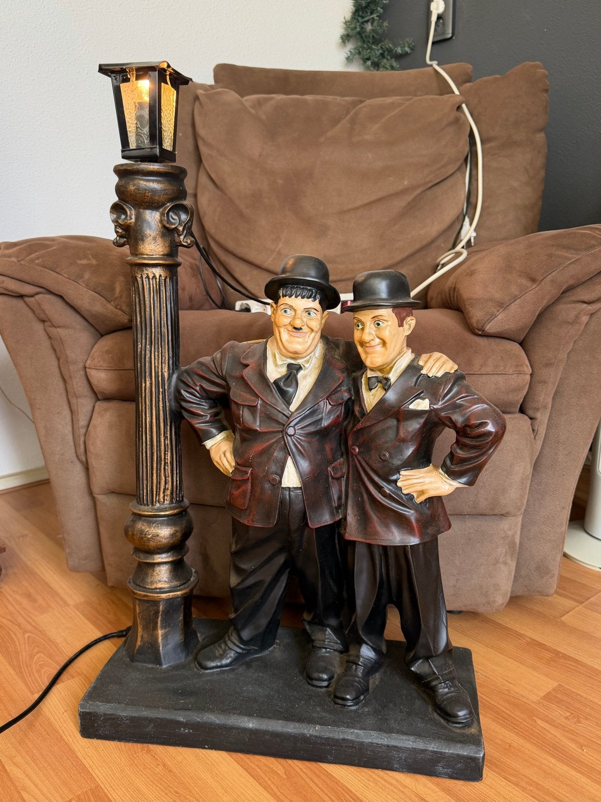 Laurel & Hardy beeld met lantaarn - Vintage stijl, Ophalen, Vintage, Gebruikt, Meerkleurig