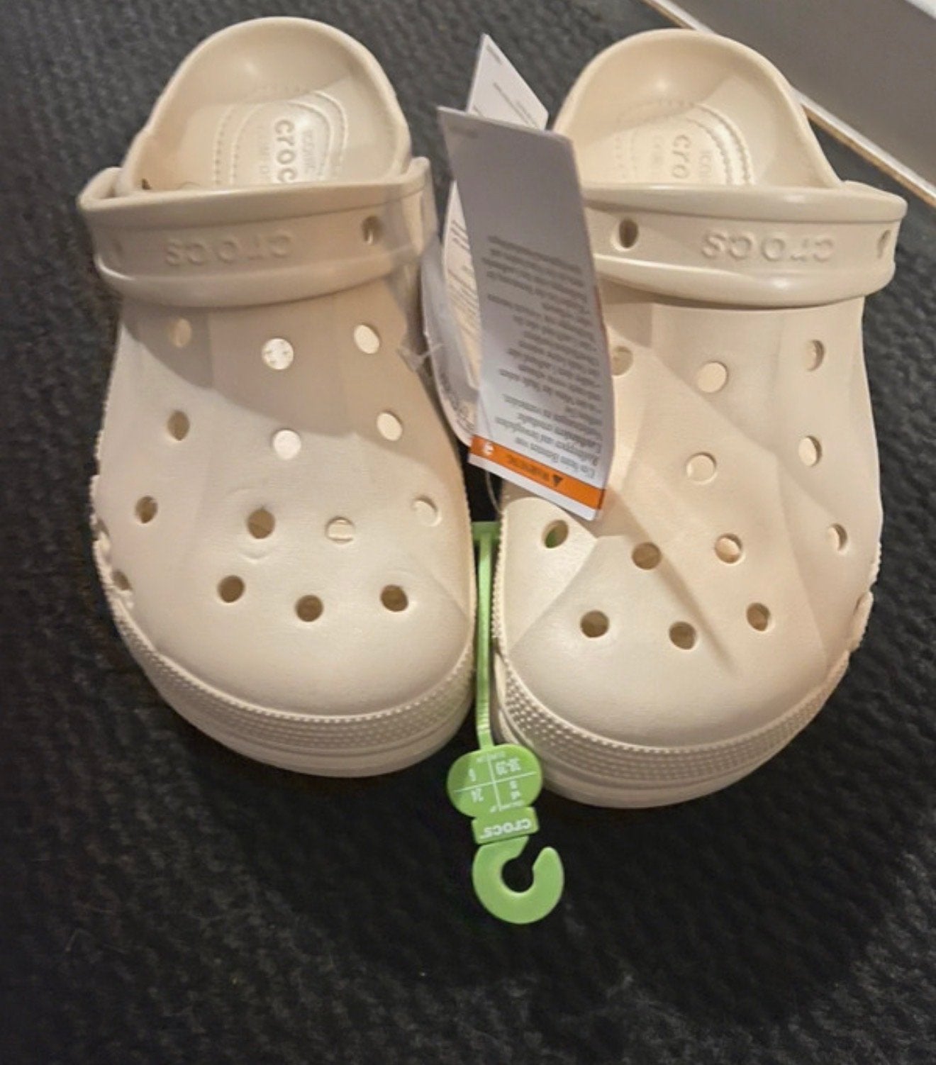 Nieuwe Crocs Classic Clogs - Beige, Maat 38-39, Ophalen of Verzenden, Nieuw, Beige, Slippers