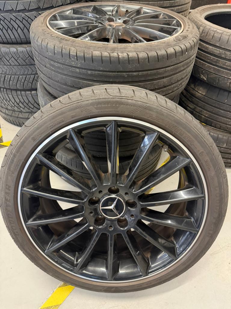 Mercedes AMG 19 inch Multispaak A, B, CLA KLASSE W177 W118, Auto-onderdelen, Banden en Velgen, 19 inch, Gebruikt, Banden en Velgen