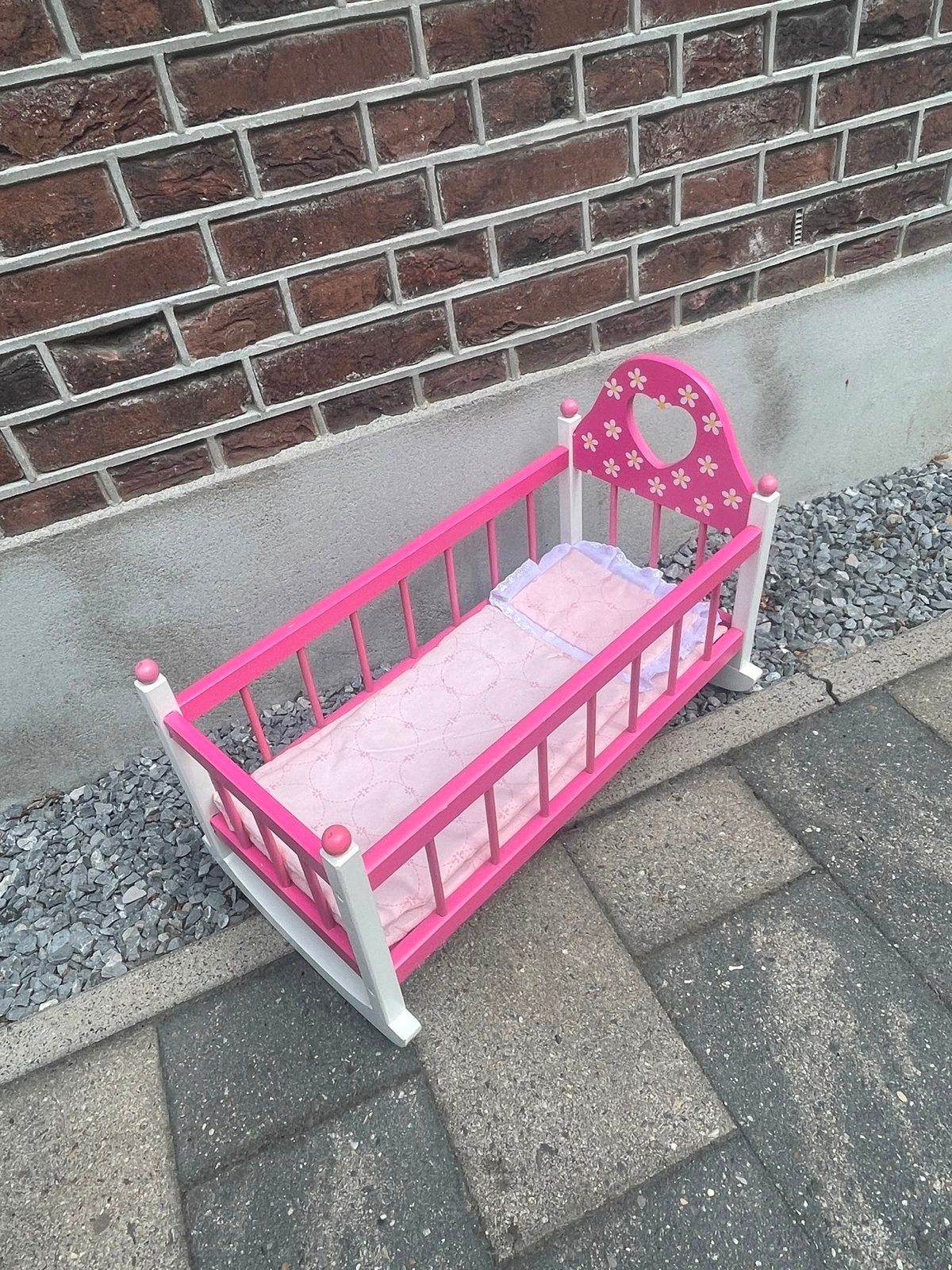 Roze houten poppenbedje met pop, Ophalen, Gebruikt, Babypop