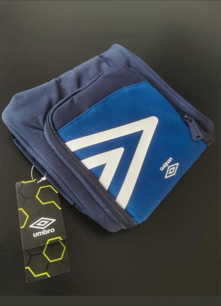 Nieuwe Umbro Toilettas met Hanger - Blauw/Wit, Ophalen, Nieuw, Blauw, Heer of Dame